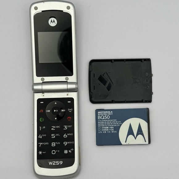 Motorola W259 Flip Phone – Works – Generic Charging Cable Included – Clean IMEI - Picture 1 of 15